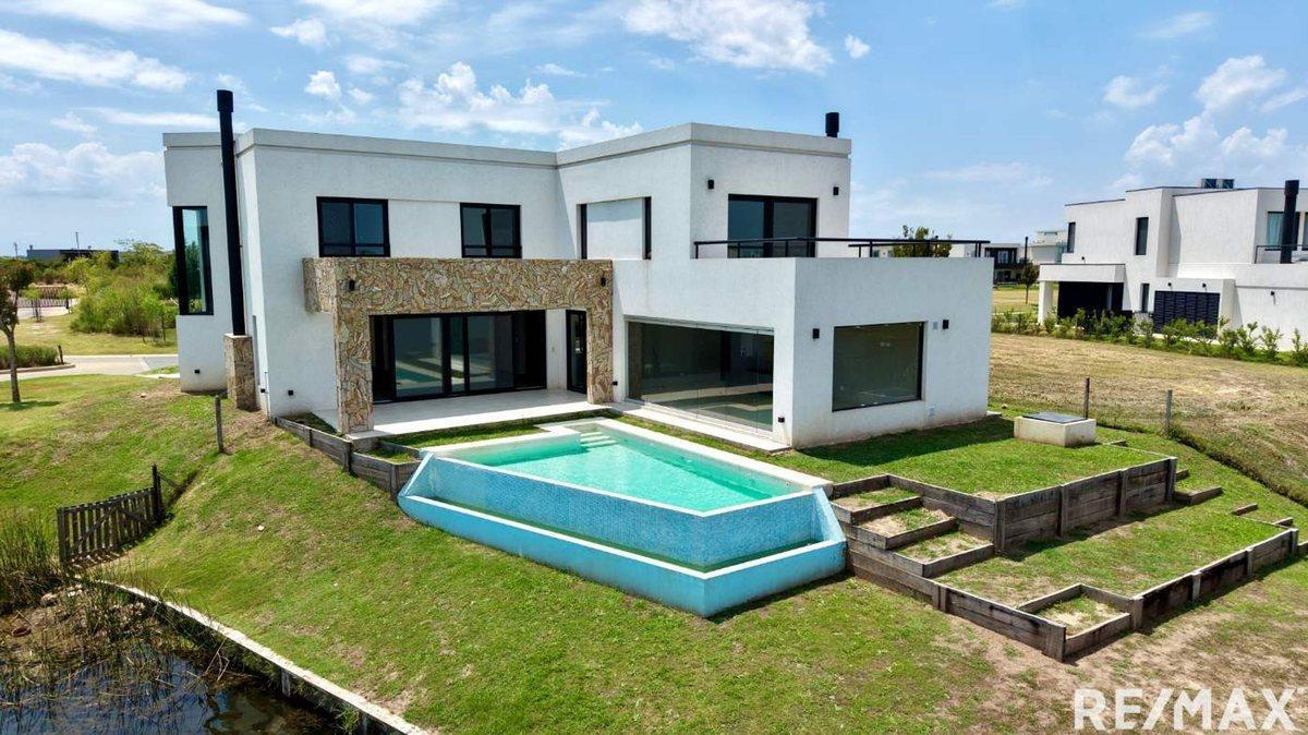Casa a estrenar en Riberas Puertos a la laguna
