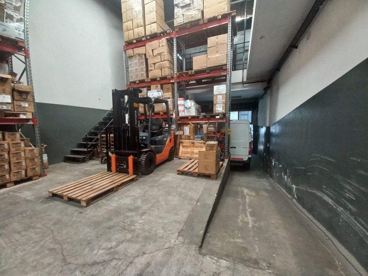 VENTA GALPON / DEPOSITO C/ VIVENDA MULTIFAMILIAR.