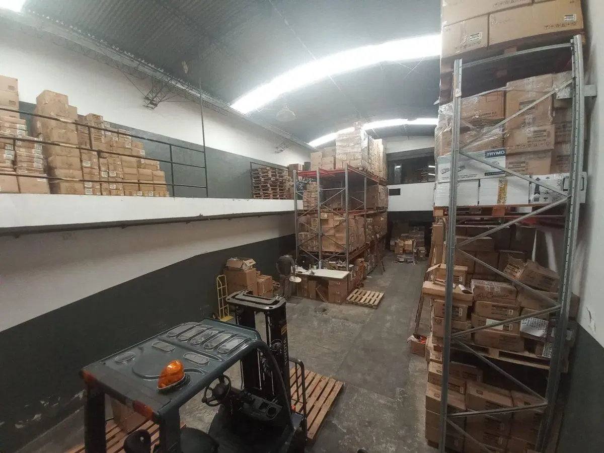 VENTA GALPON / DEPOSITO C/ VIVENDA MULTIFAMILIAR. 2
