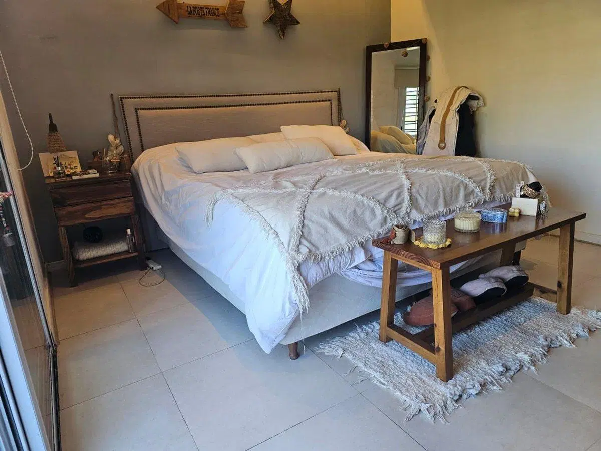 CASA 4 AMBIENTES VENTA PARQUE LELOIR JARDIN PILETA 4