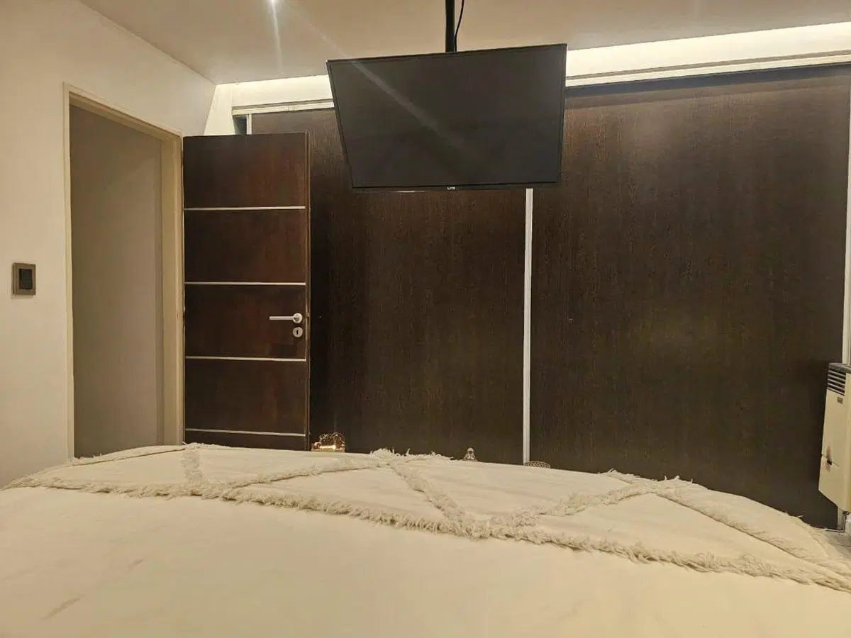 CASA 4 AMBIENTES VENTA PARQUE LELOIR JARDIN PILETA 2