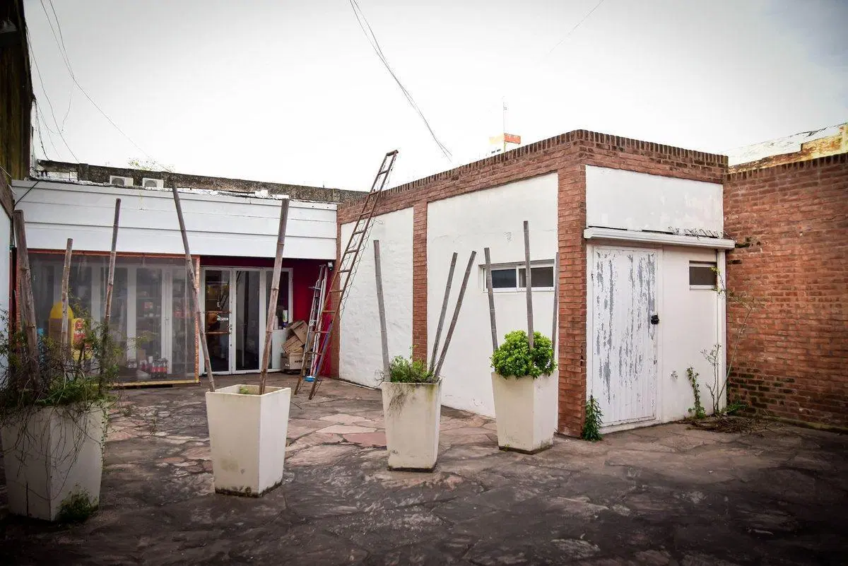 LOCALES COMERCIALES EN VENTA EN SALTO BUENOS AIRES 4