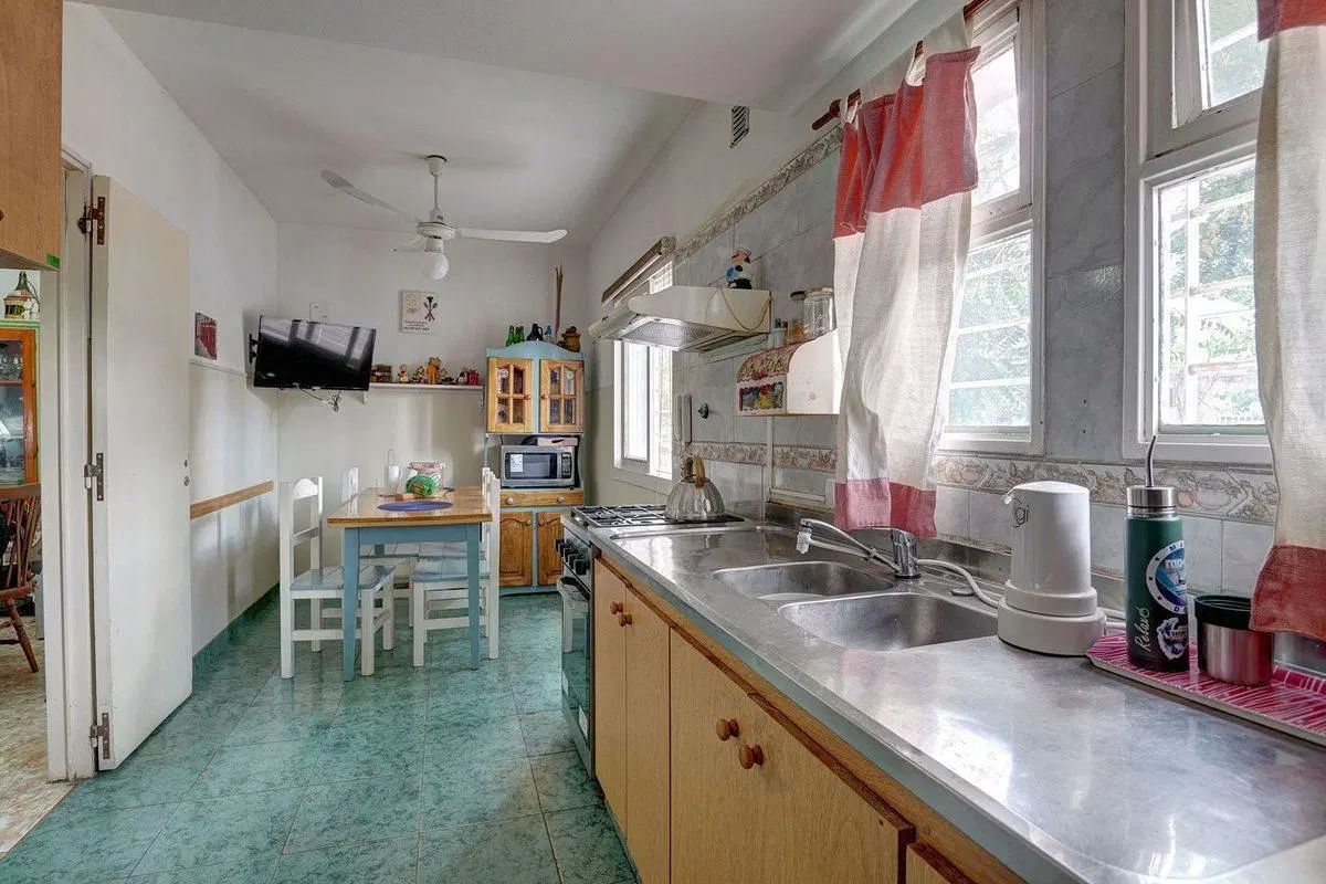 Departamento de 4 ambientes con balcón en Morón 4