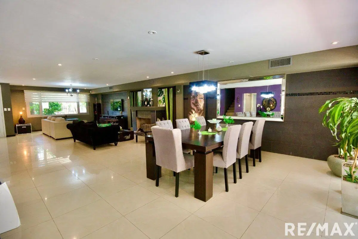 CASA EN EXCELENTE ESTADO 6 AMB. JARDIN Y PISCINA 4