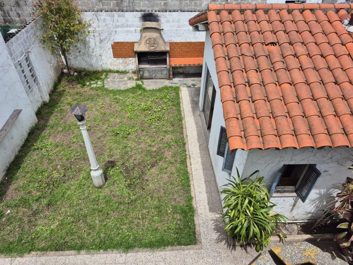 CASA 5 AMBIENTES VENTA LOMAS DE ZAMORA JARDIN 2