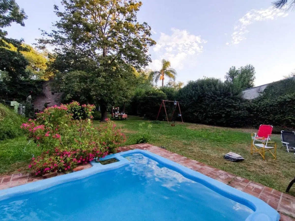 CASA 3 AMBIENTES EN VENTA UDAONDO JARDIN PILETA 5