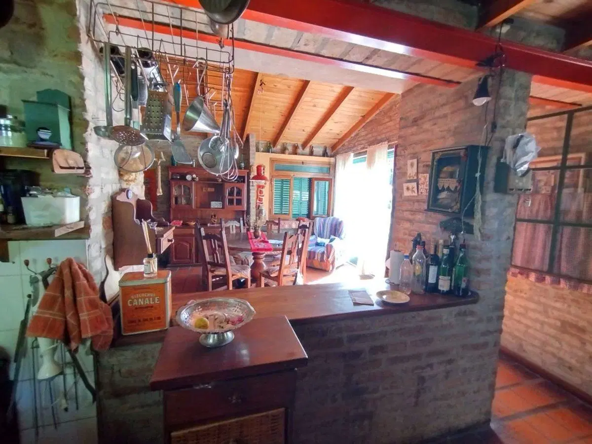 CASA 3 AMBIENTES EN VENTA UDAONDO JARDIN PILETA 4