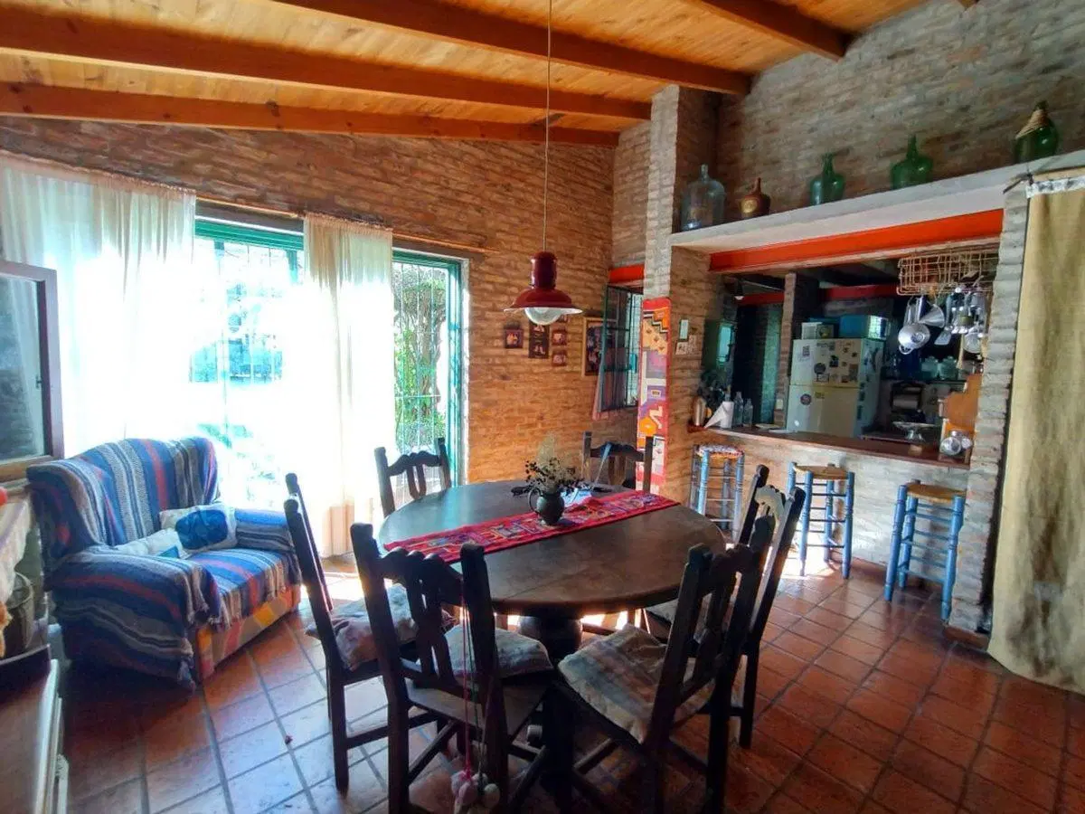 CASA 3 AMBIENTES EN VENTA UDAONDO JARDIN PILETA 3