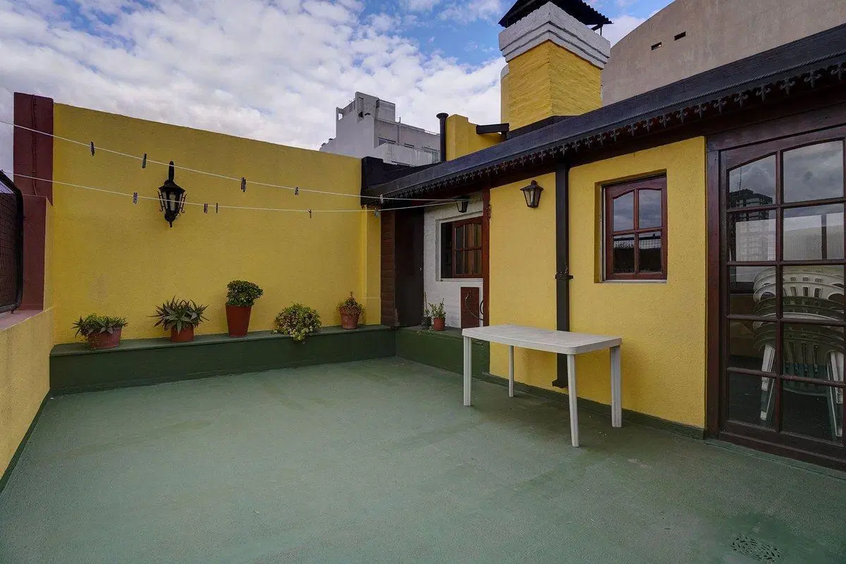 Venta Casa Flores de 6 ambientes  Quincho Terraza 4