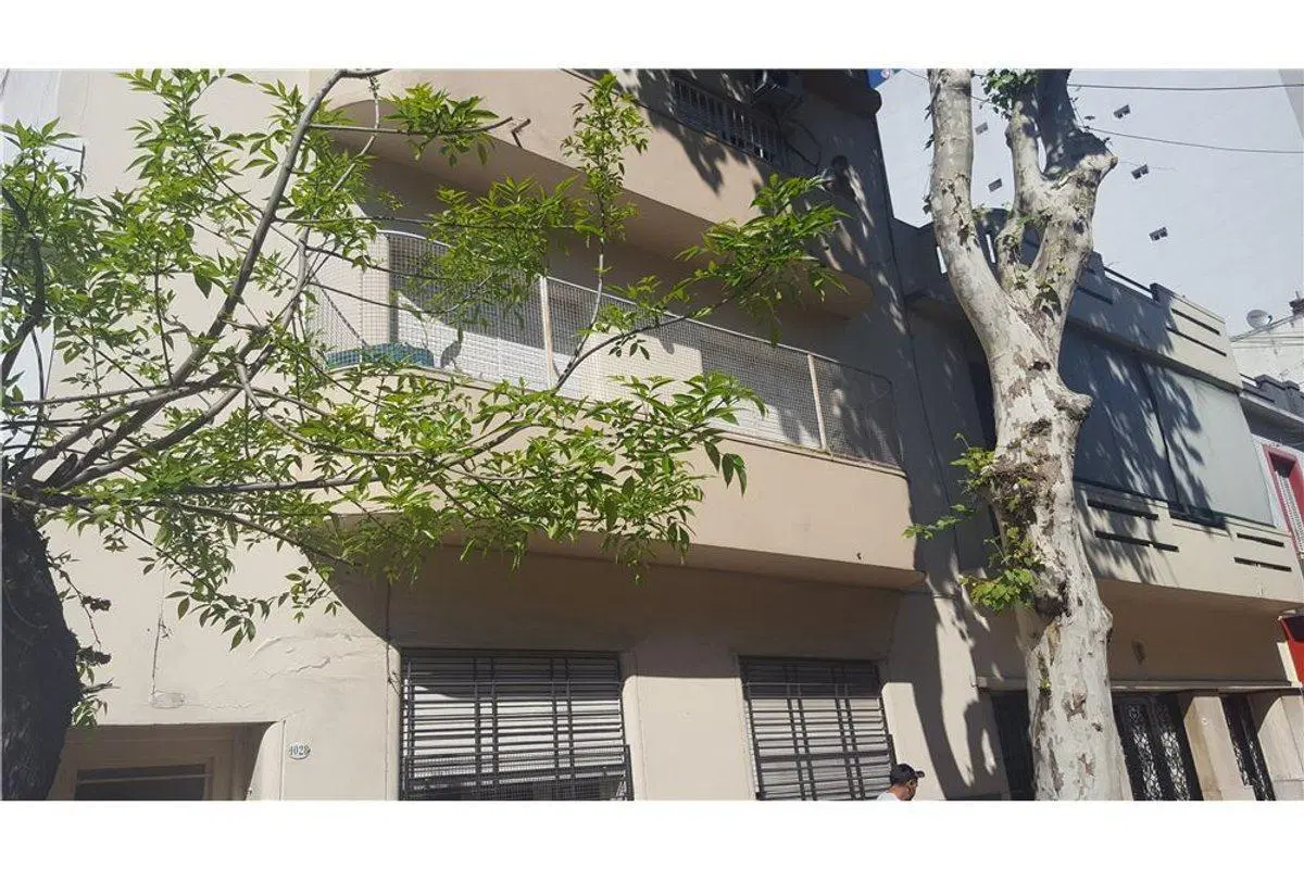 VENTA 4 AMBIENTES c/BALCÓN FRENTE 1°Piso TIPO CASA 2