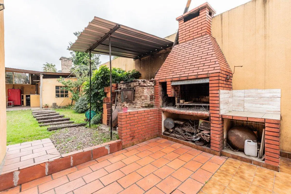 VENTA CASA 4 DORMITORIOS COCHERA QUINCHO MORON 2