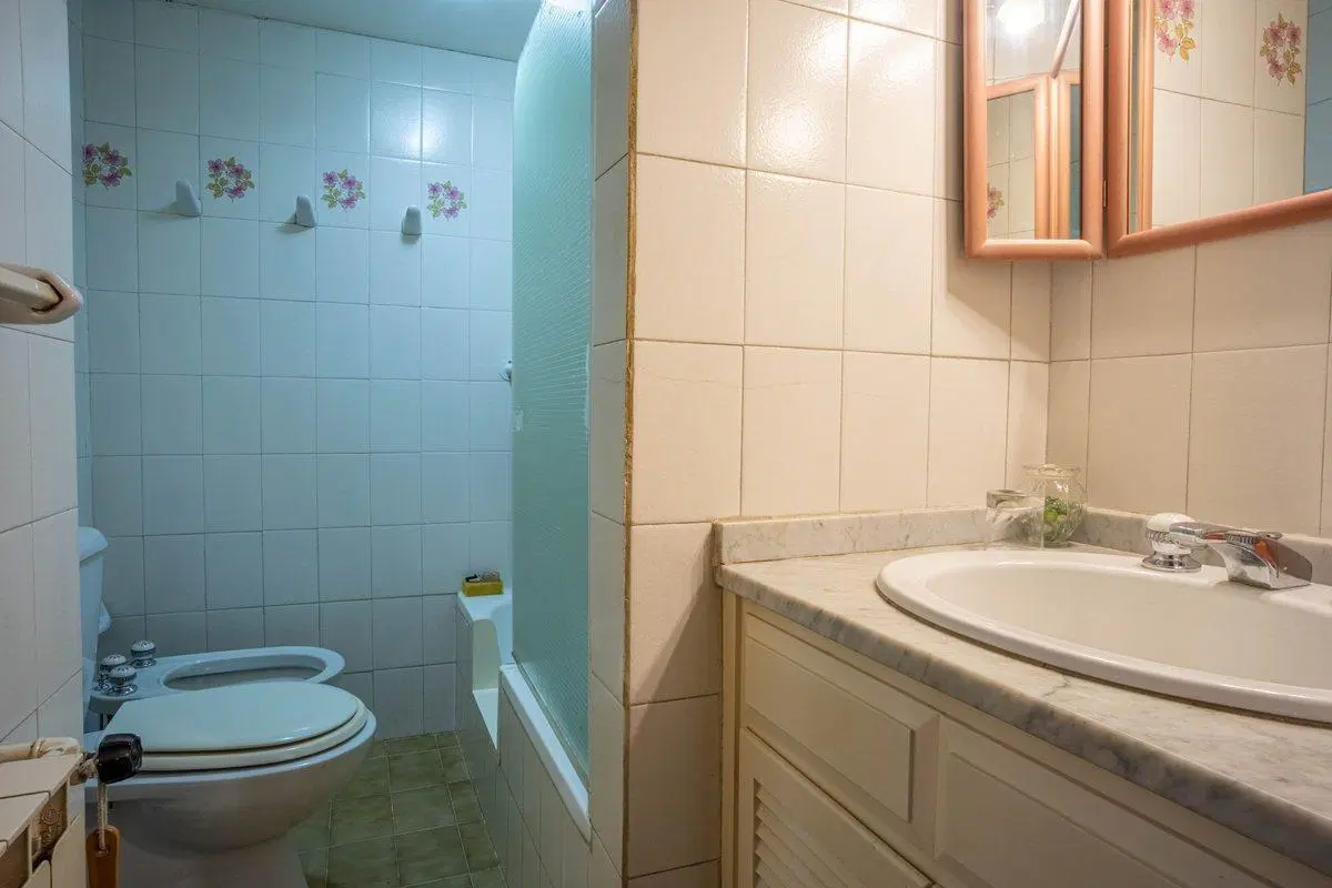HERMOSA CASA CON PISCINA, GARAGE  CABALLITO 5