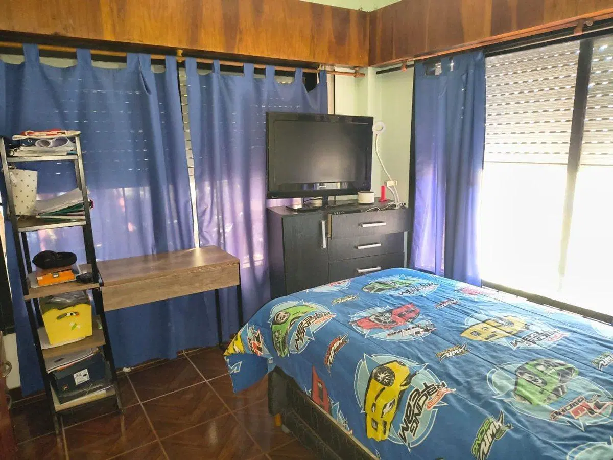 VENTA CASA MULTIFAMILIAR COCHERA. DUEÑO FINANCIA 5