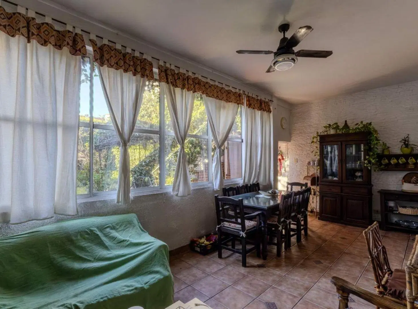 VENTA CASA 6 AMBIENTES COCHERA Y JARDIN TAPIALES 5