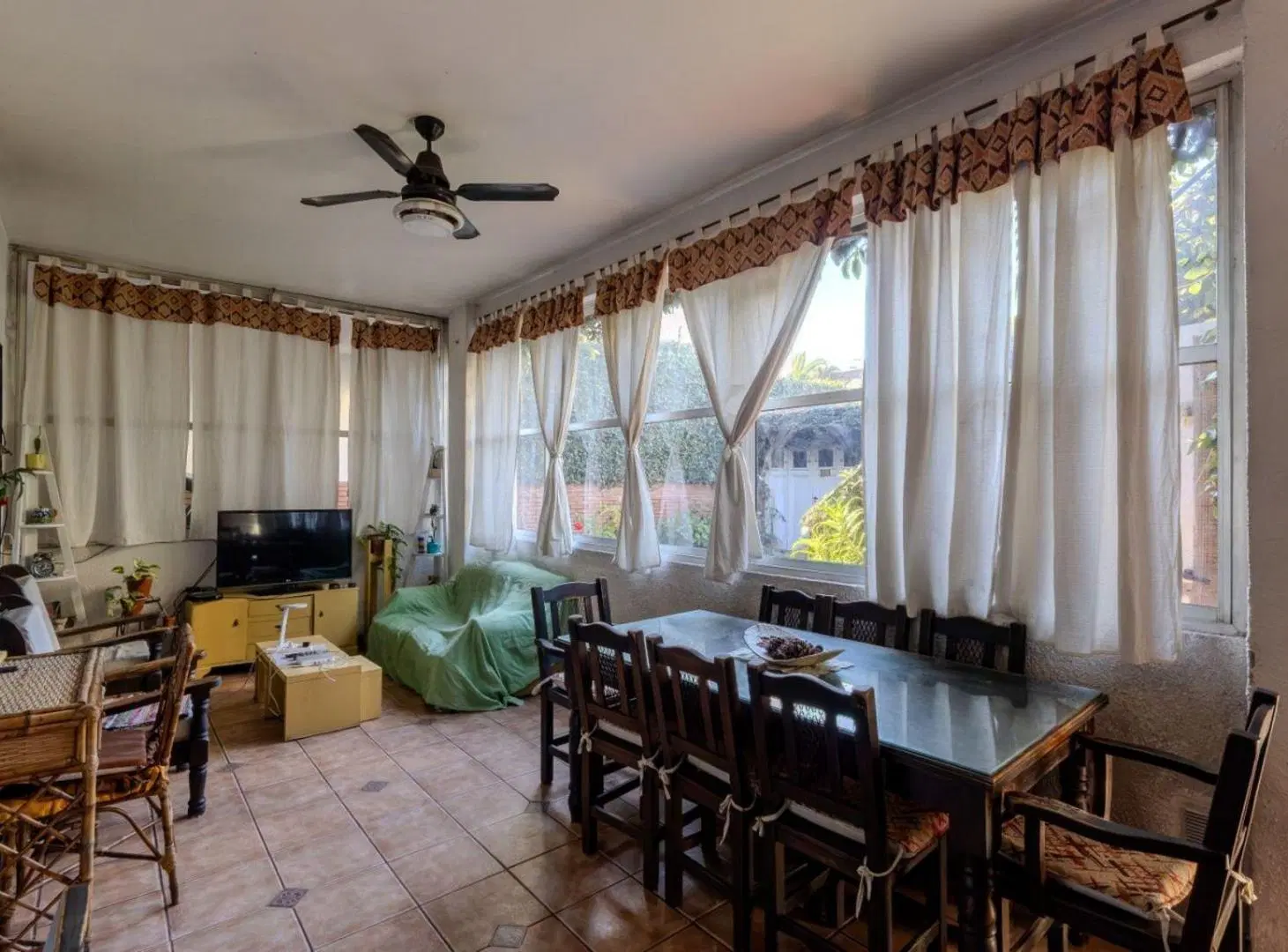 VENTA CASA 6 AMBIENTES COCHERA Y JARDIN TAPIALES 4