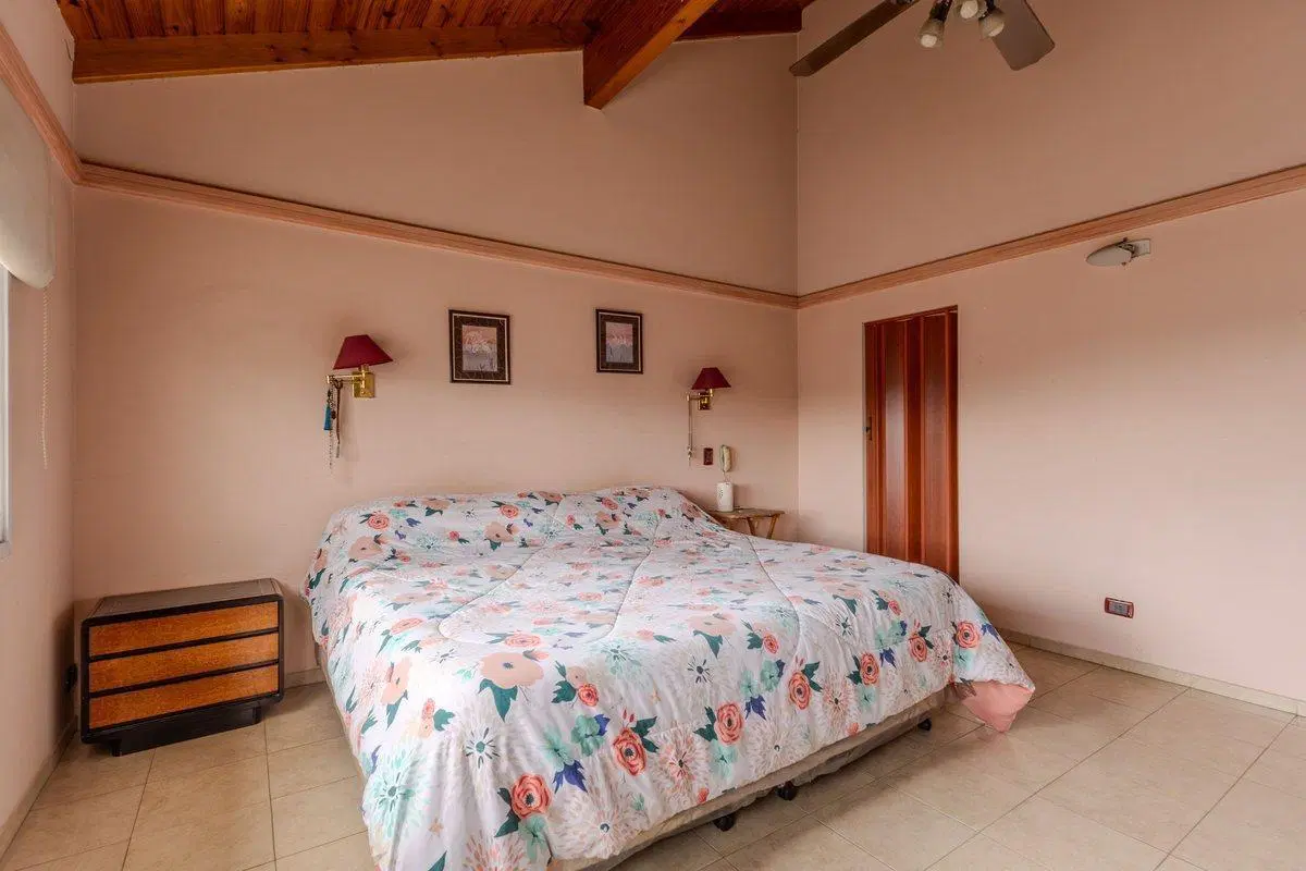 CASA 7 AMBIENTES EN VENTA SAN JUSTO CON PILETA 2