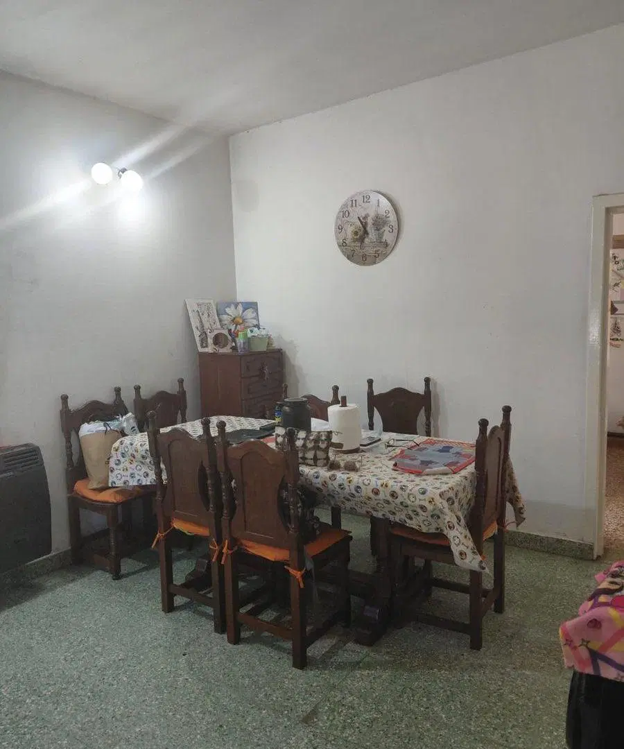CASA 3 AMBIENTES  MORENO EN AMPLIO LOTE 3