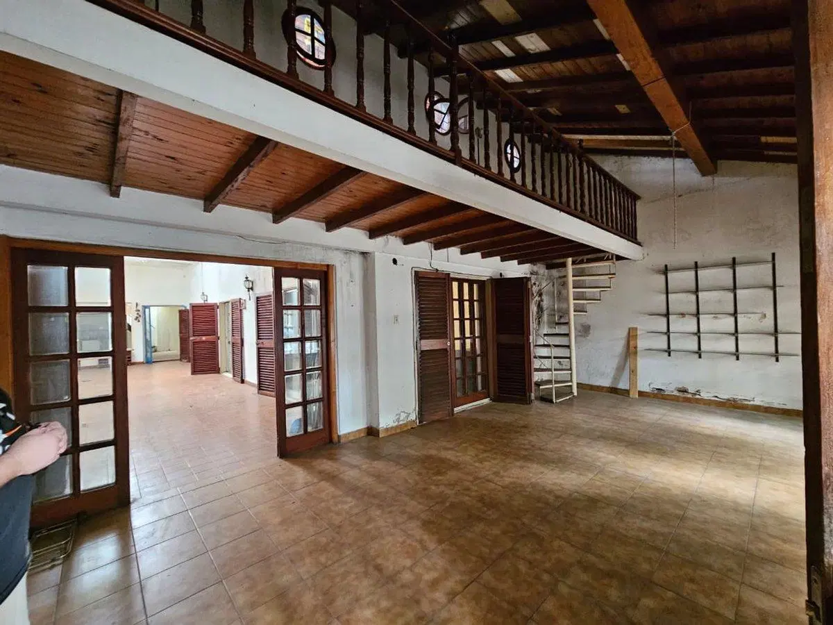 VENTA CASA 5 AMBIENTES A REFACCIONAR. OPORTUNIDAD 3