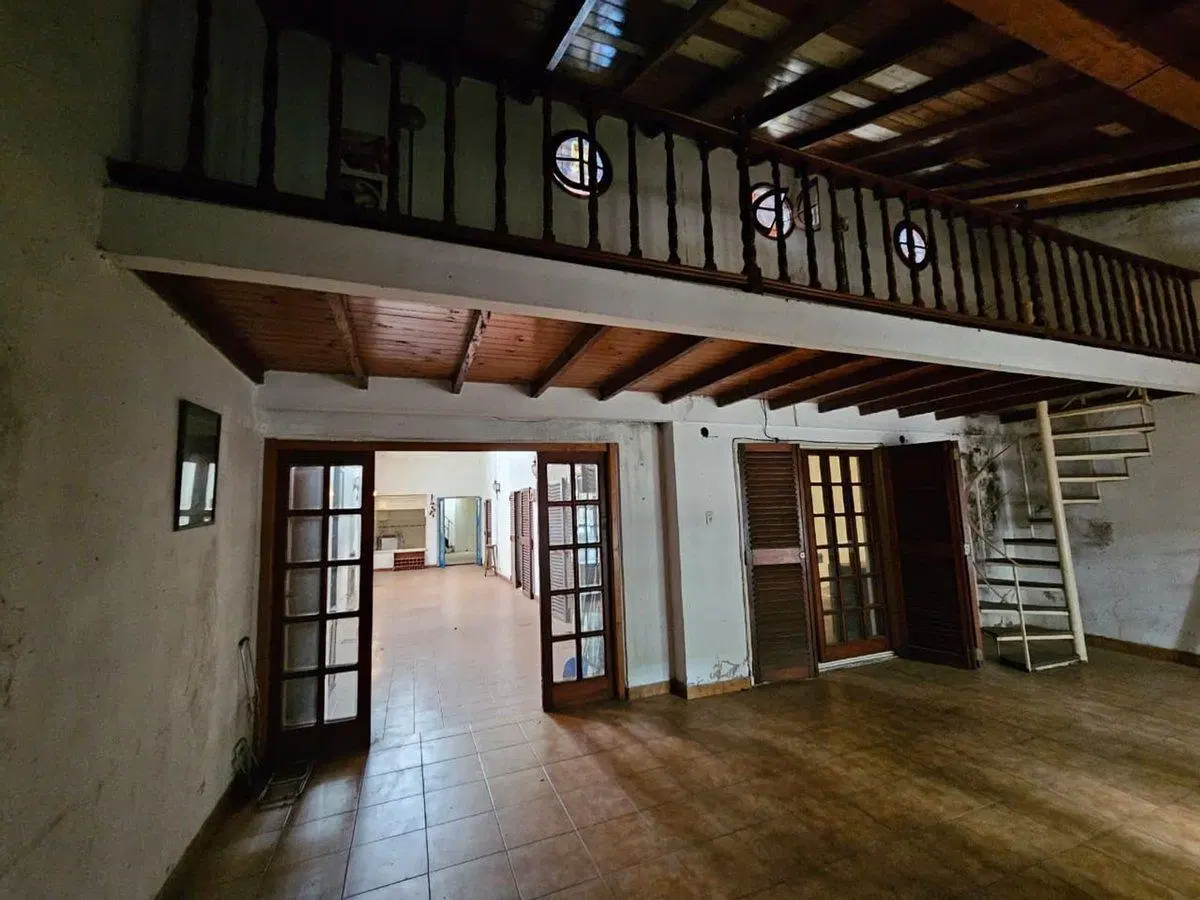 VENTA CASA 5 AMBIENTES A REFACCIONAR. OPORTUNIDAD 5