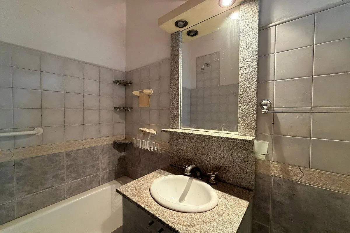 VENTA DEPARTAMENTO 2 AMBIENTES  FLORES LUMINOSO 3