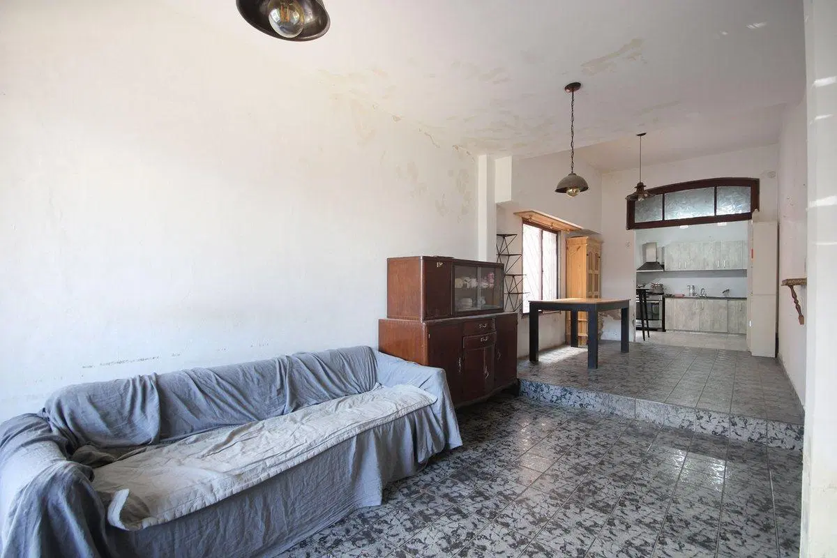 VENTA CASA 3 AMBIENTES CON PATIO/COCHERA TEMPERLEY 2