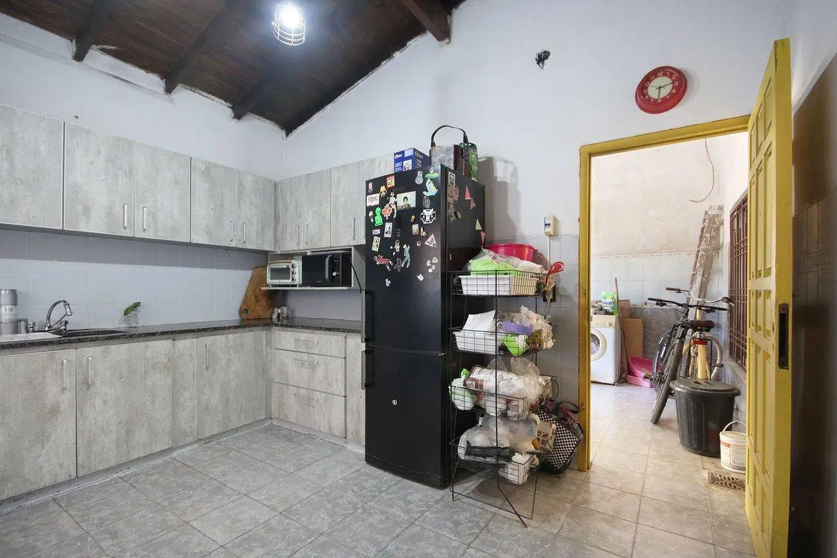 VENTA CASA 3 AMBIENTES CON PATIO/COCHERA TEMPERLEY 3