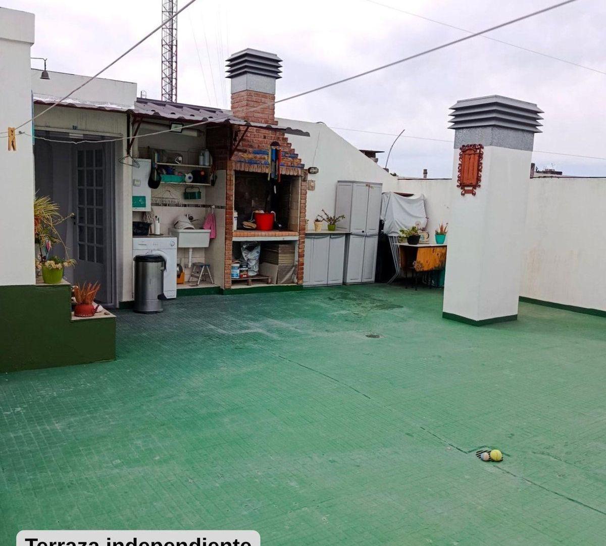 VENTA PH 3 AMBIENTES MONTE CASTRO BALCON TERRAZA
