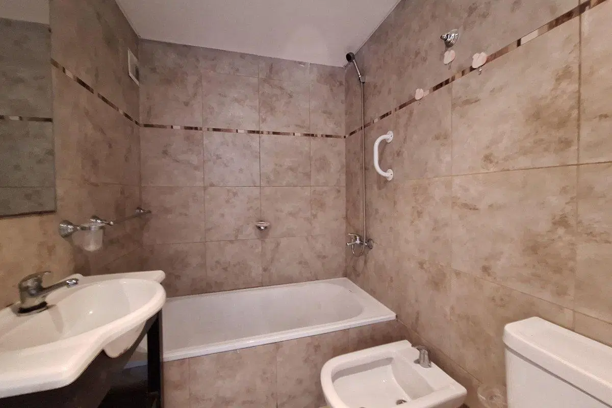 VENTA MONOAMBIENTE CON RENTA ZONA COMERCIAL 5