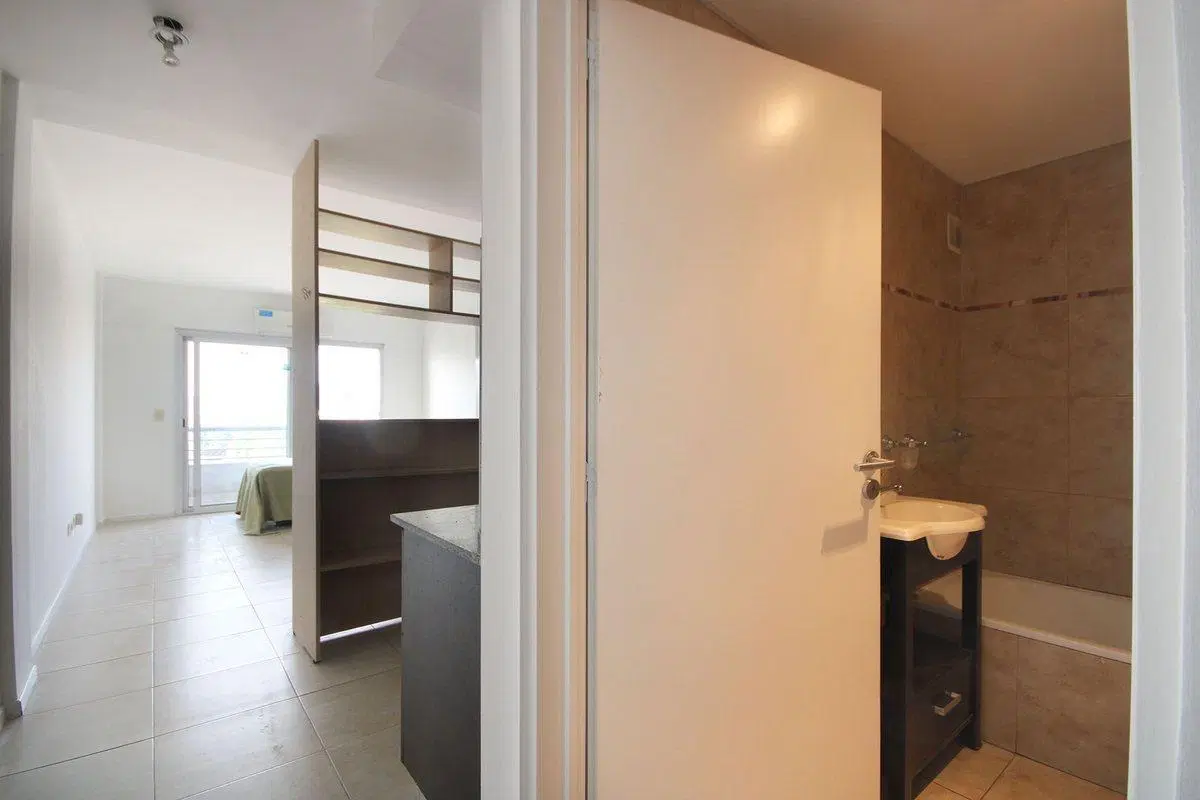 VENTA MONOAMBIENTE CON RENTA ZONA COMERCIAL 2