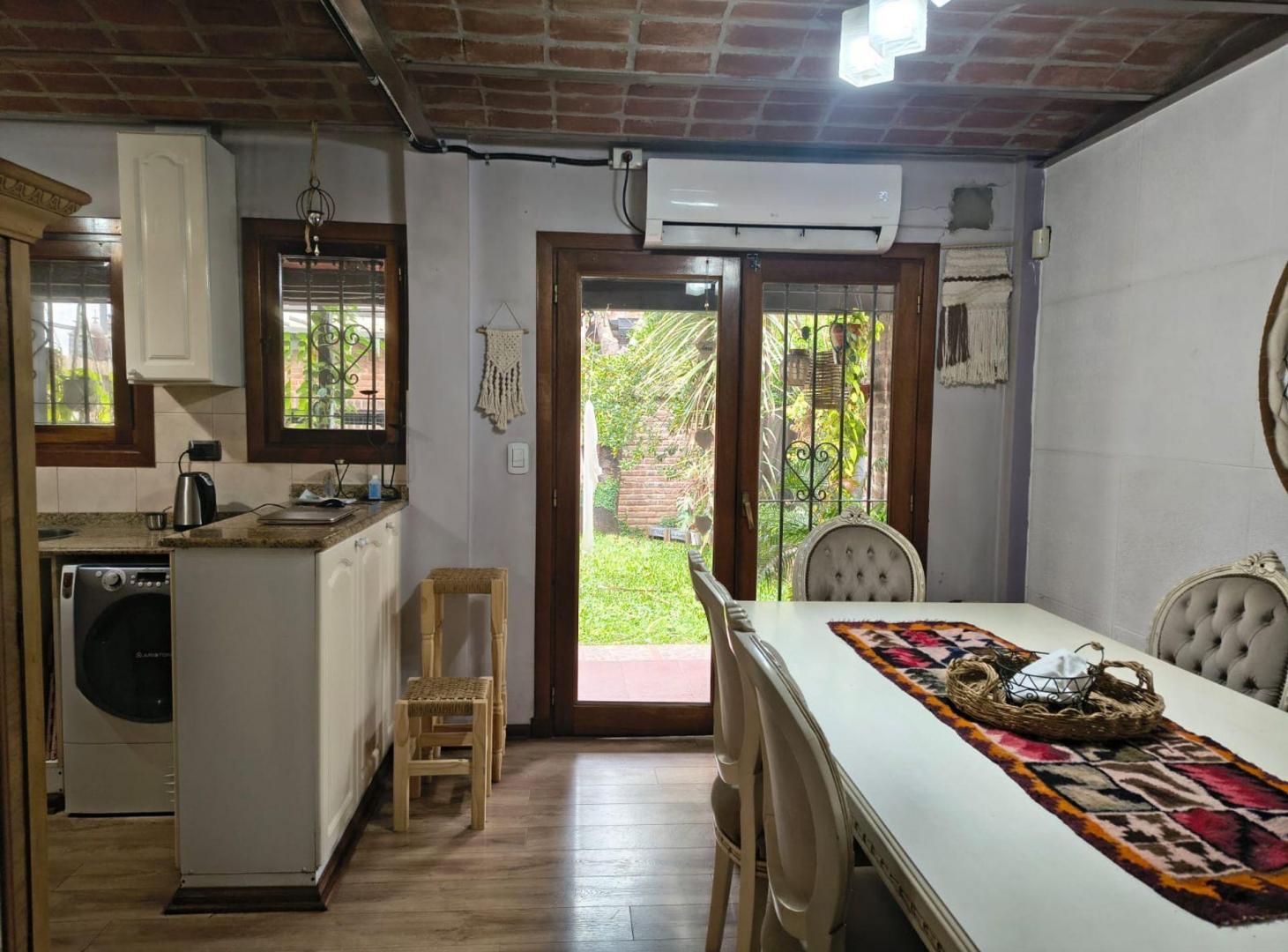 Foto de VENTA CASA 4 AMBIENTES COCHERA JARDIN CIUDAD EVITA, imagen 1