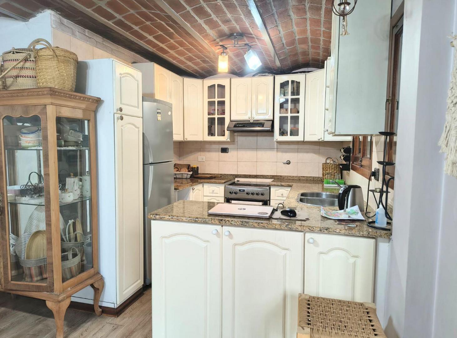 Foto de VENTA CASA 4 AMBIENTES COCHERA JARDIN CIUDAD EVITA, imagen 3