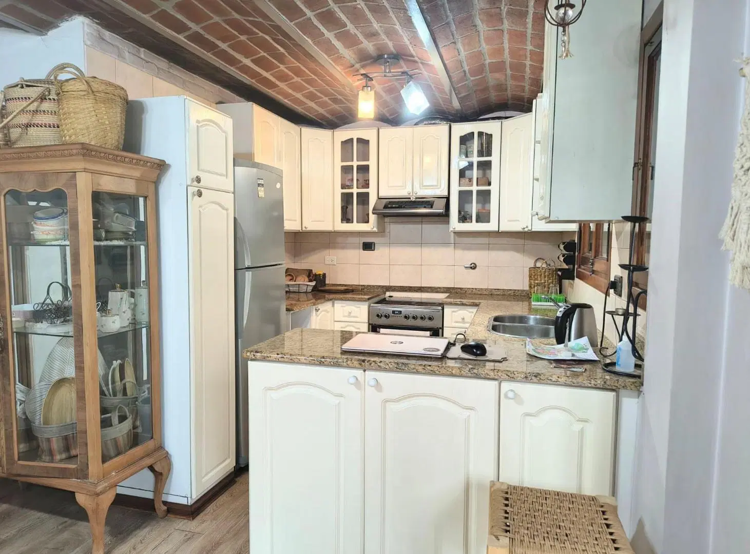 VENTA CASA 4 AMBIENTES COCHERA JARDIN CIUDAD EVITA 3