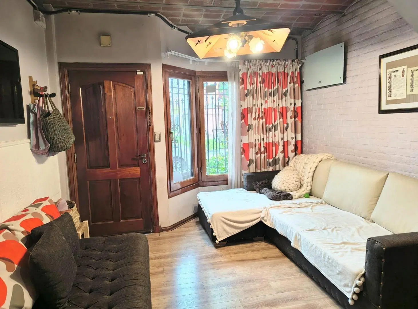VENTA CASA 4 AMBIENTES COCHERA JARDIN CIUDAD EVITA 5