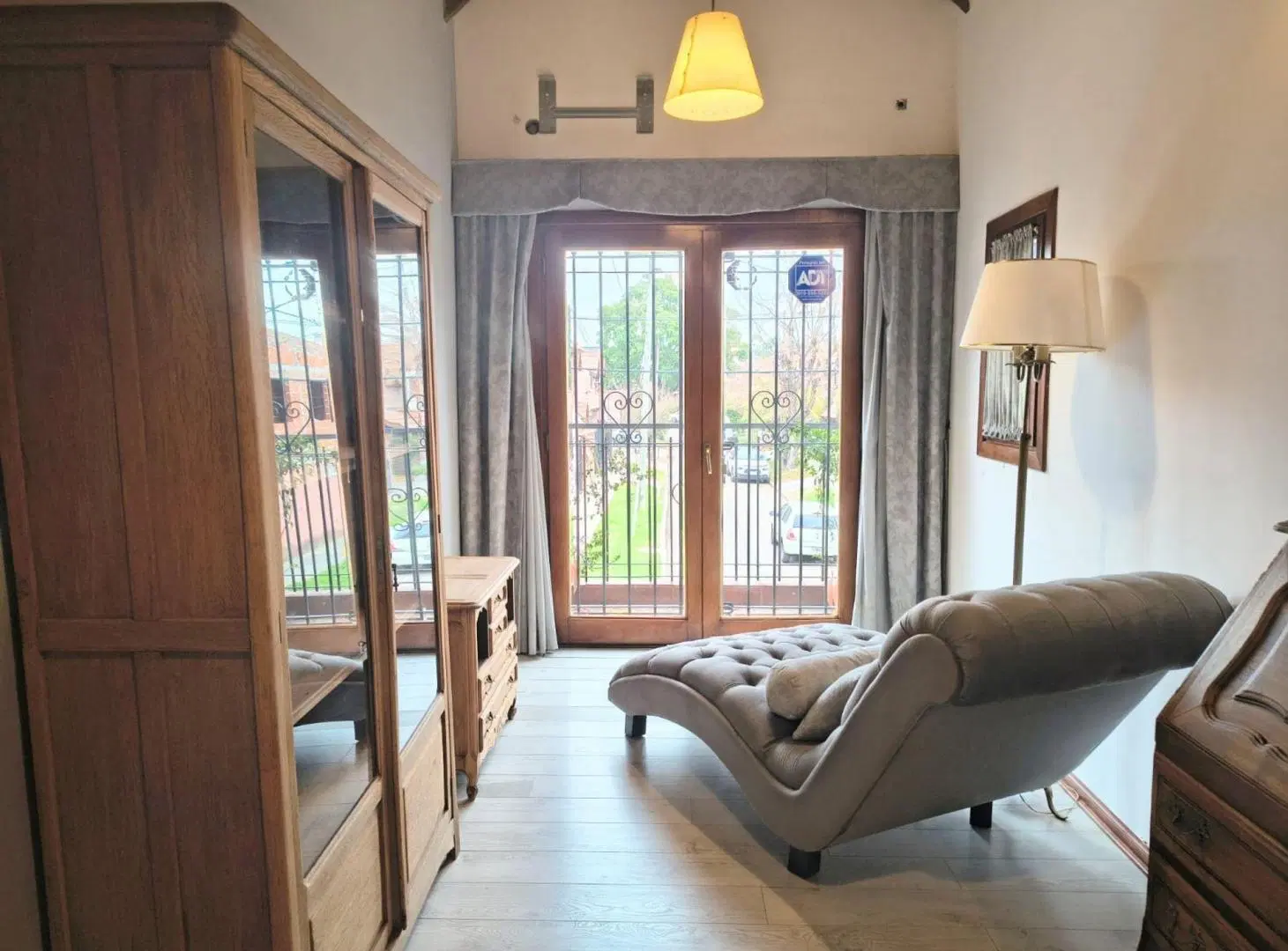 VENTA CASA 4 AMBIENTES COCHERA JARDIN CIUDAD EVITA 2