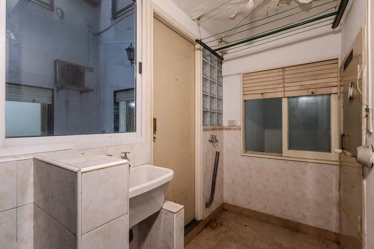 VENTA DEPARTAMENTO 4 AMBIENTES CON DEPENDENCIA 2