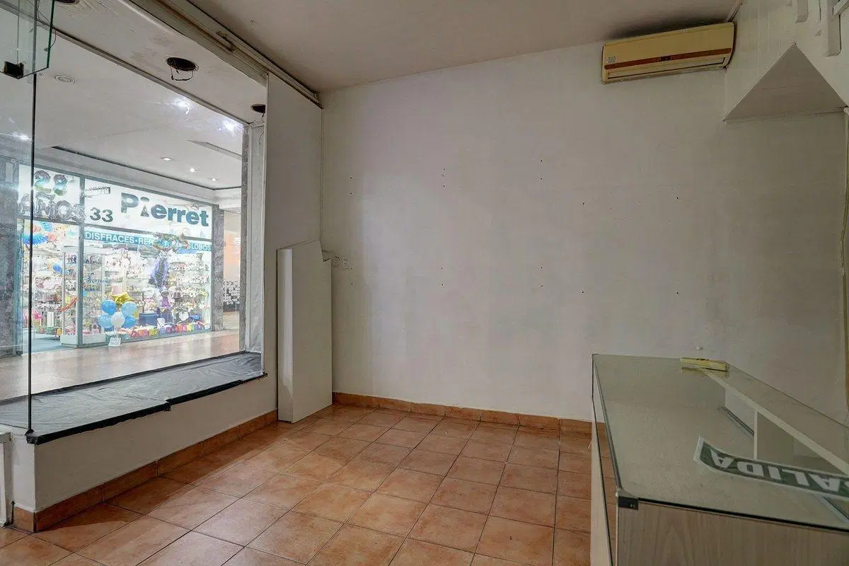 LOCAL EN VENTA EN CABALLITO GALERIA PARIS 2