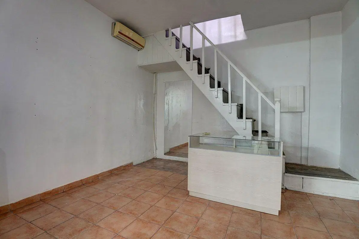 LOCAL EN VENTA EN CABALLITO GALERIA PARIS 5