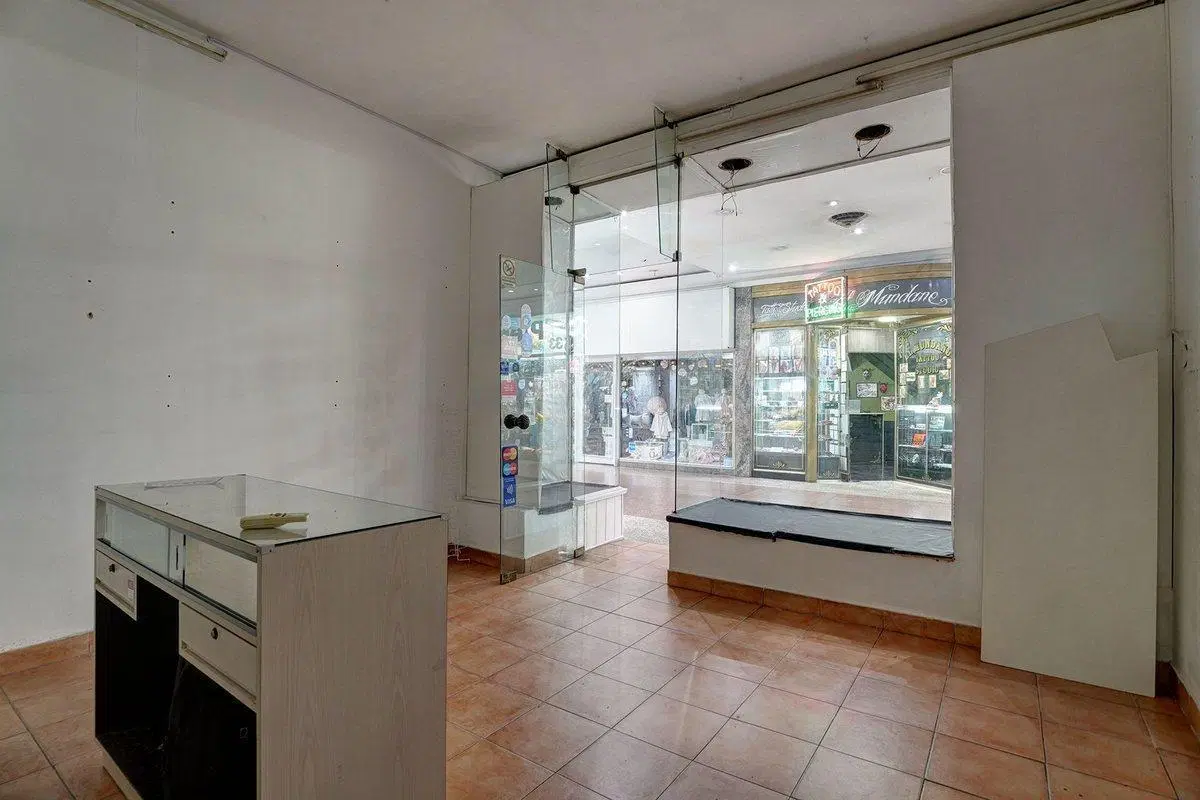 LOCAL EN VENTA EN CABALLITO GALERIA PARIS 2