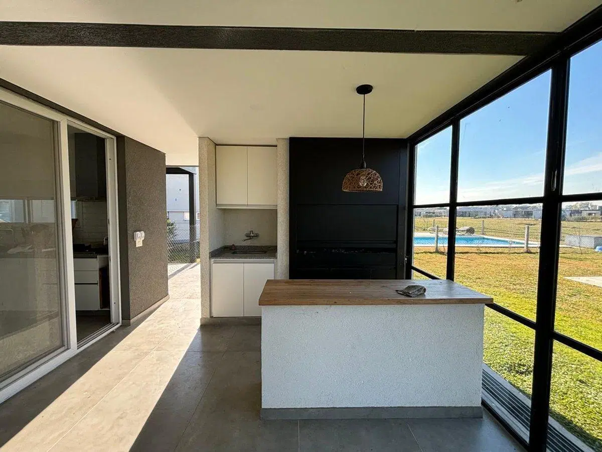 VENTA CASA 4 AMBIENTES EN BARRIO SANTA INES 5