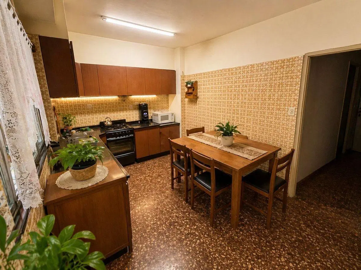 VENTA DE CASA 5 AMBIENTES COCHERA TERRAZA JARDIN 4