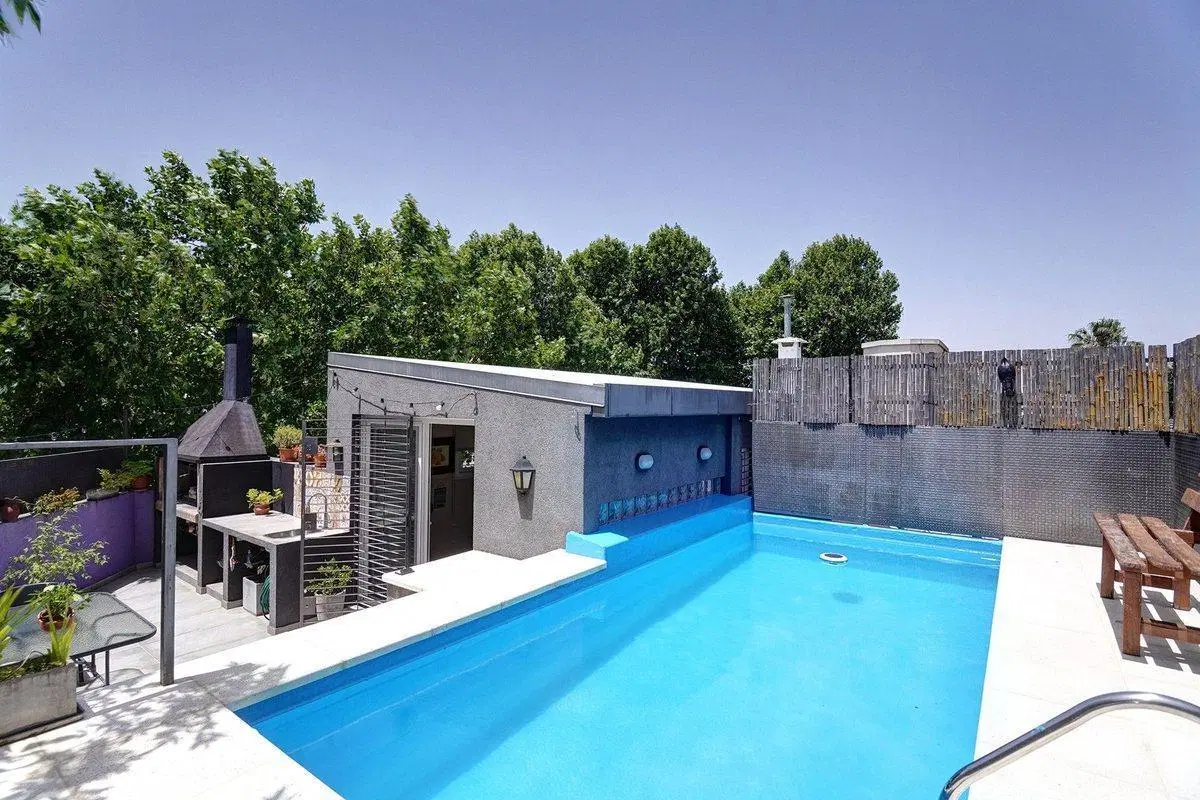 CASA MODERNA 223m2 PISCINA y GARAGE BAZURCO 2800 2