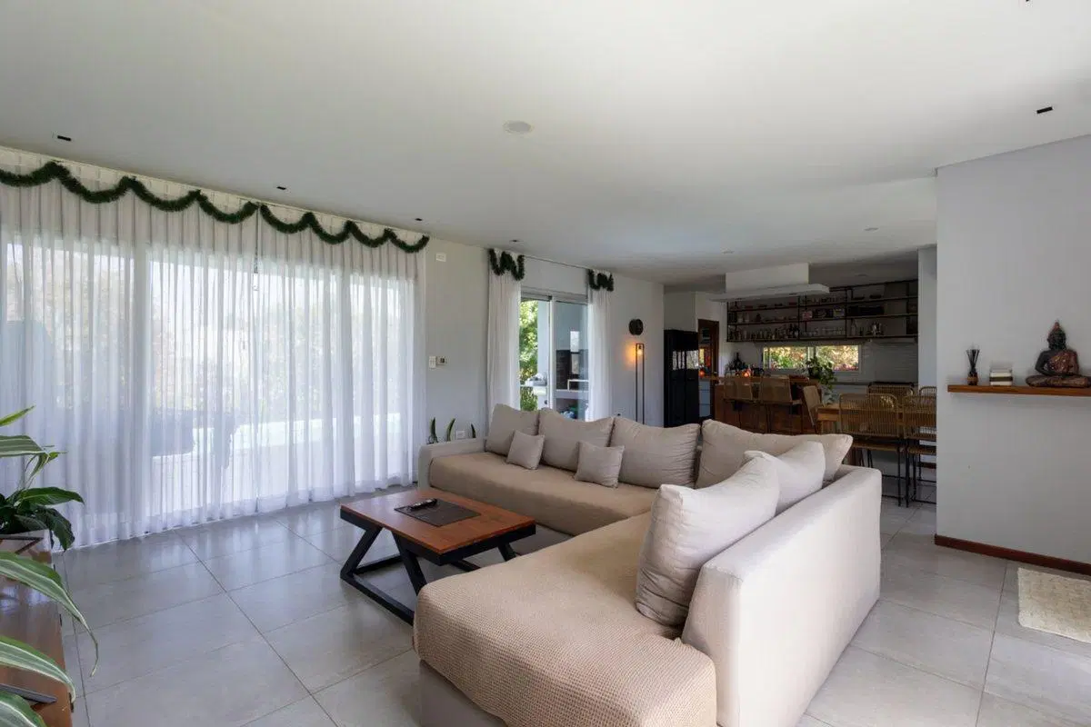 VENTA CASA CON JARDIN Y PISCINA EN HUDSON PARK 2
