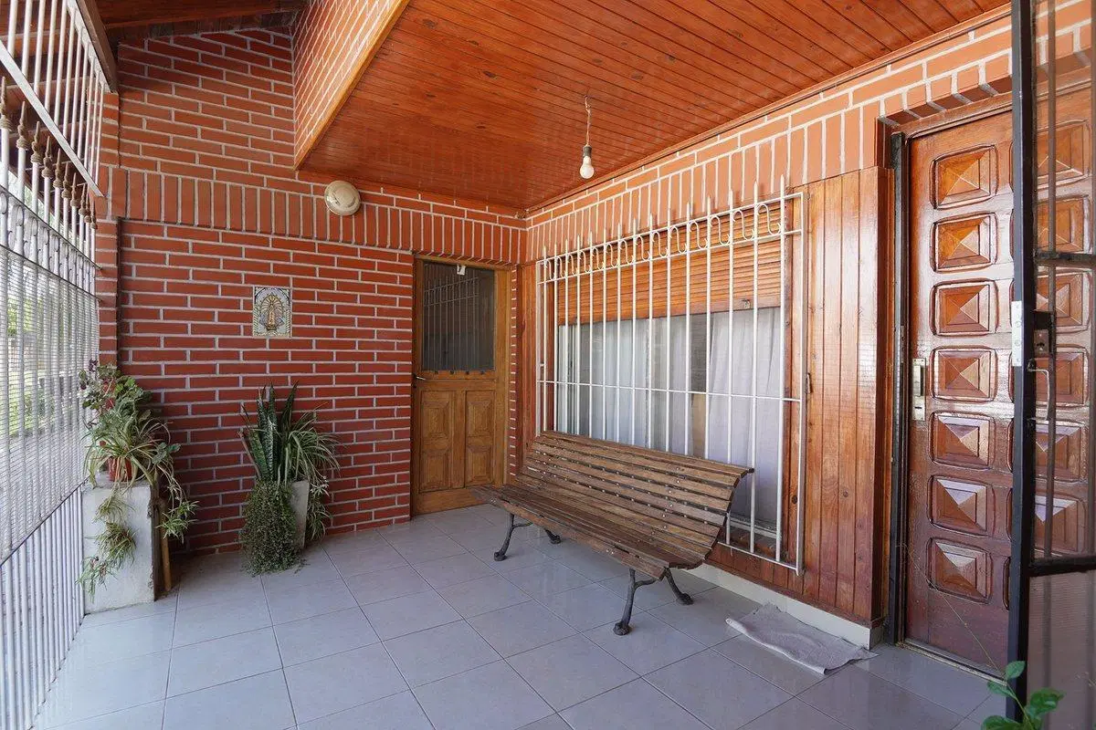 CASA MODERNA COCHERA FONDO JARDIN PARRILLA QUINCHO 3