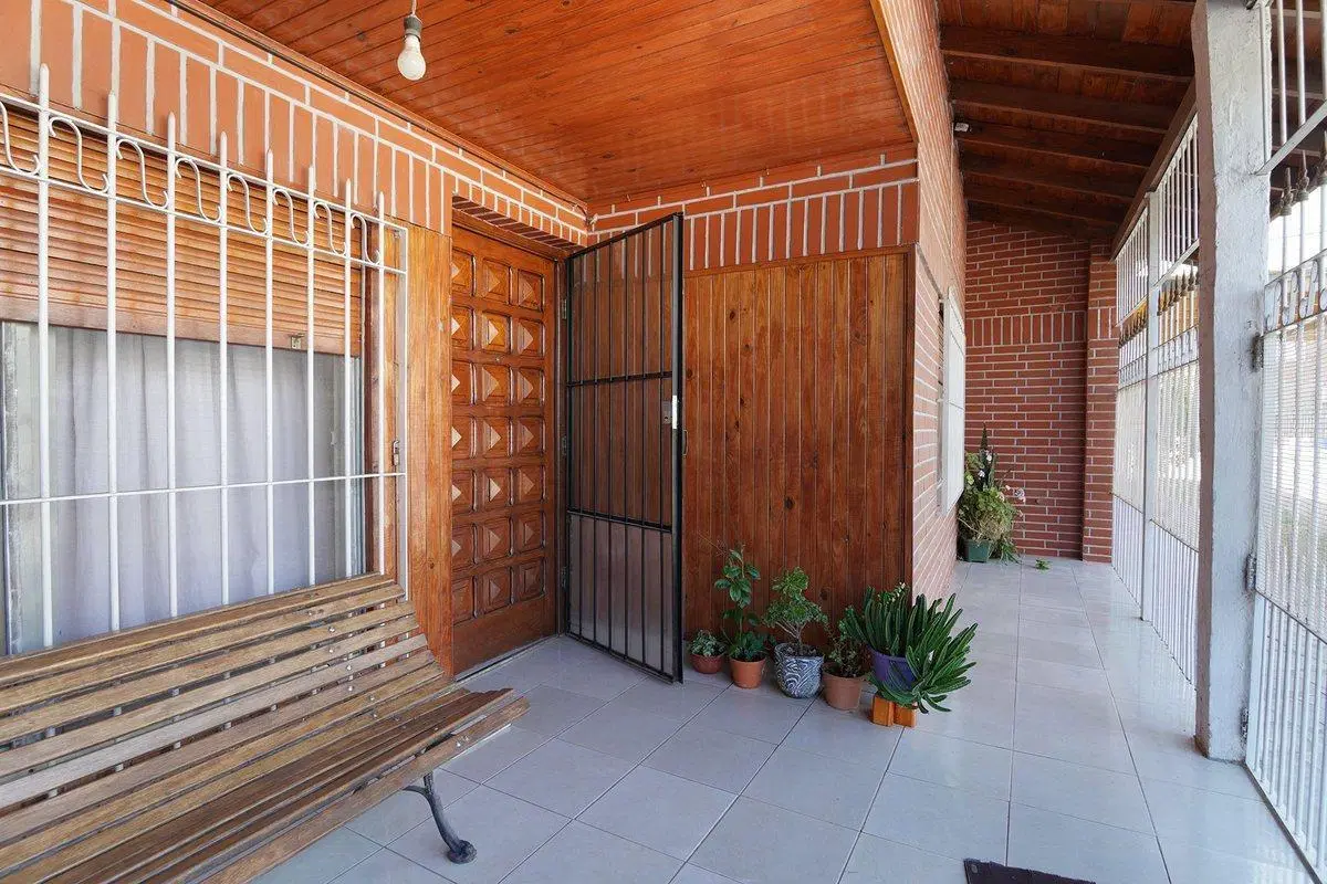 CASA MODERNA COCHERA FONDO JARDIN PARRILLA QUINCHO 5