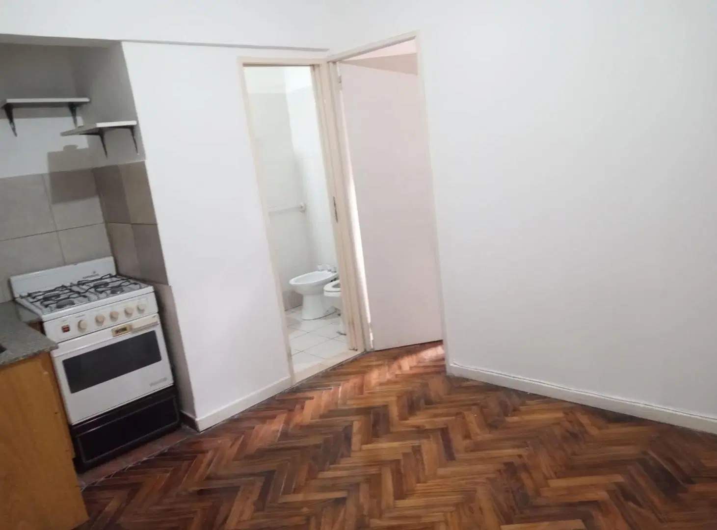 VENTA 2 AMBIENTES CON RENTA EN ABASTO 5