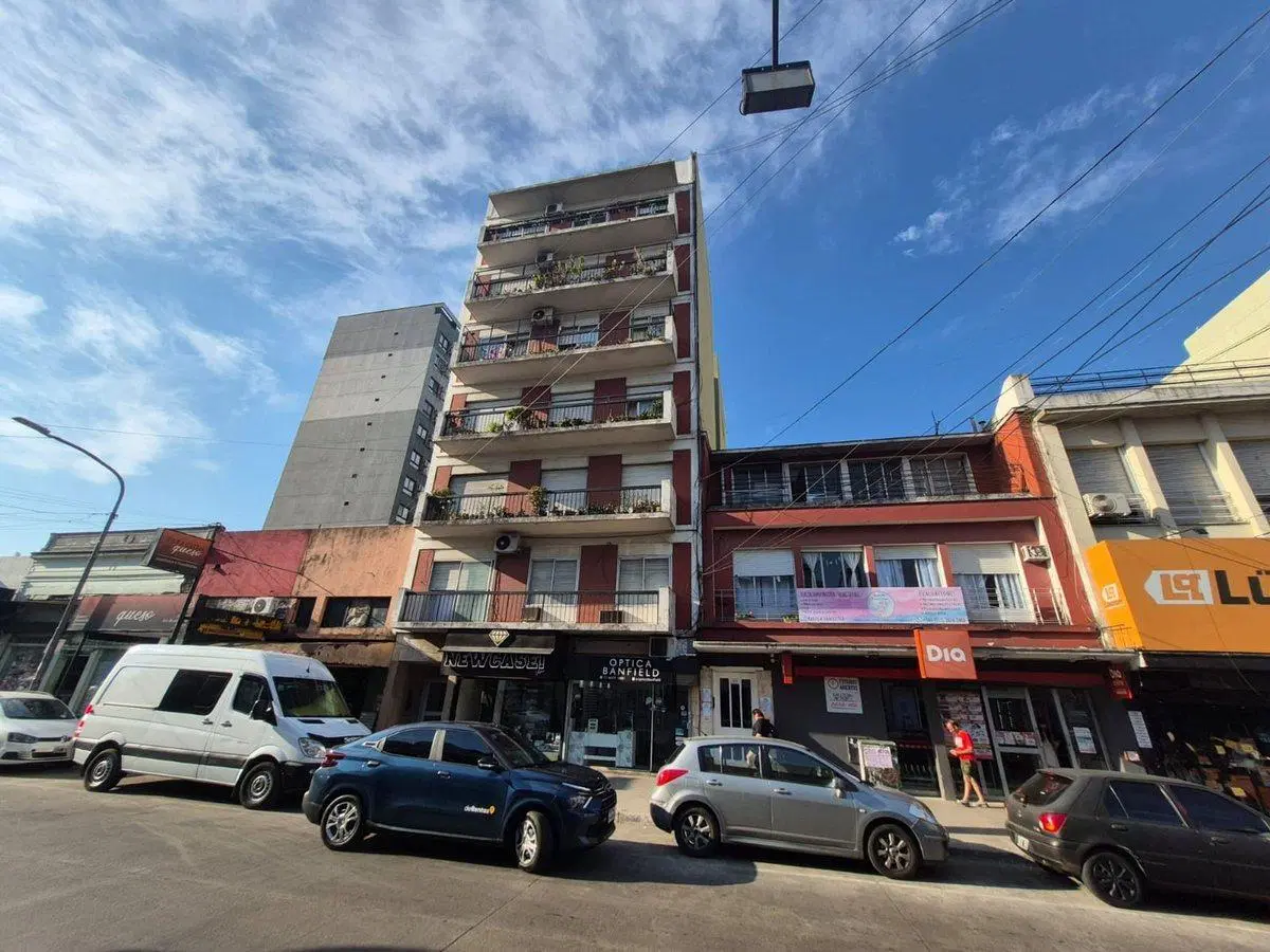 DEPARTAMENTO 3 AMBIENTES BANFIELD UBICACION IDEAL 4