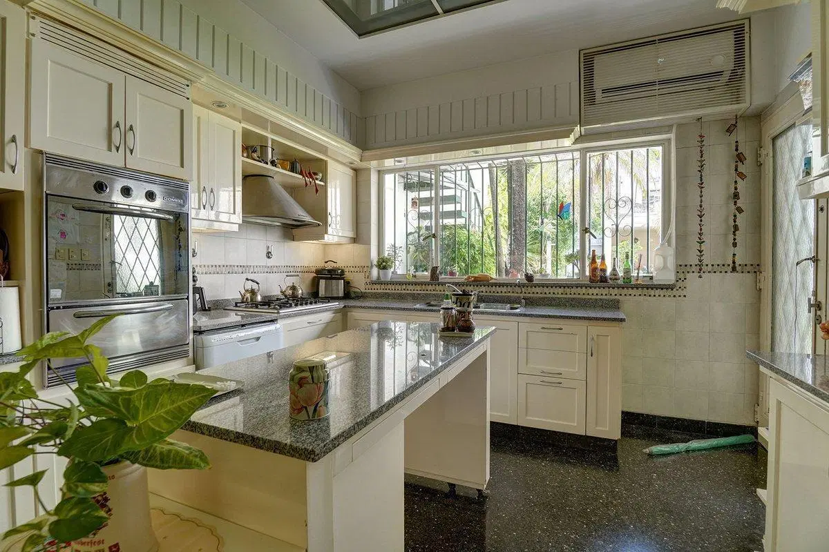 VENTA CASA 6 ambientes CABALLITO PARQUE COCHERA 2