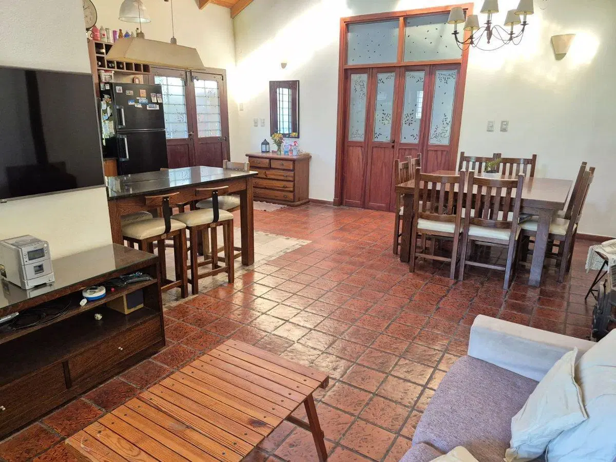 CASA 4 AMBIENTES EN VENTA CASTELAR PILETA JARDIN 4