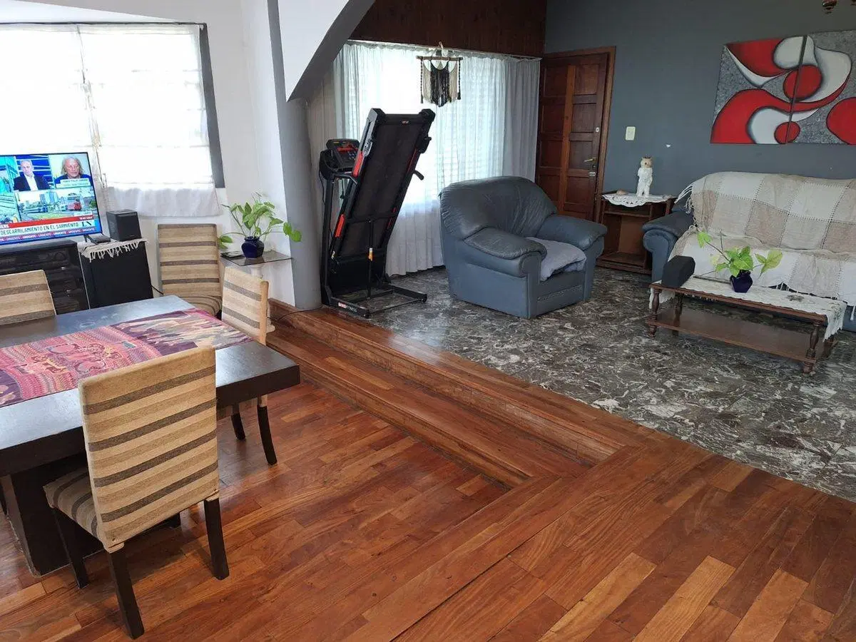 Casa VENTA Longchamps 5 AMBIENTES patio y pileta 8