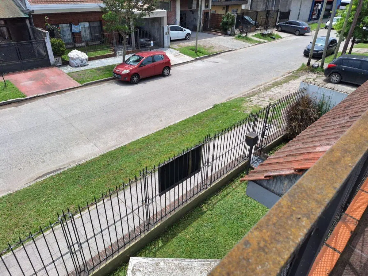 Casa VENTA Longchamps 5 AMBIENTES patio y pileta 5